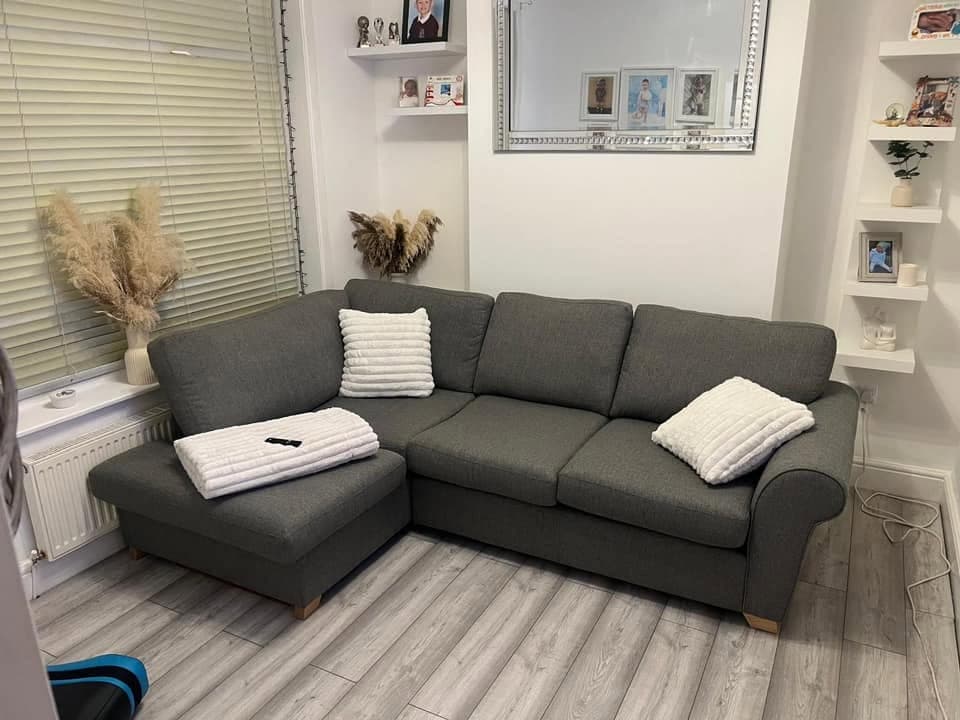 Sofa bought by Megan Harry